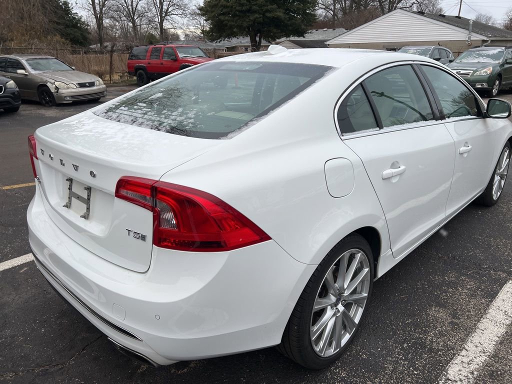 Used 2016 Volvo S60 T5 Inscription Platinum image 3