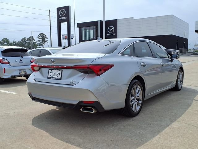 Used 2019 Toyota Avalon XLE w/ Moonroof Package FWD image 2