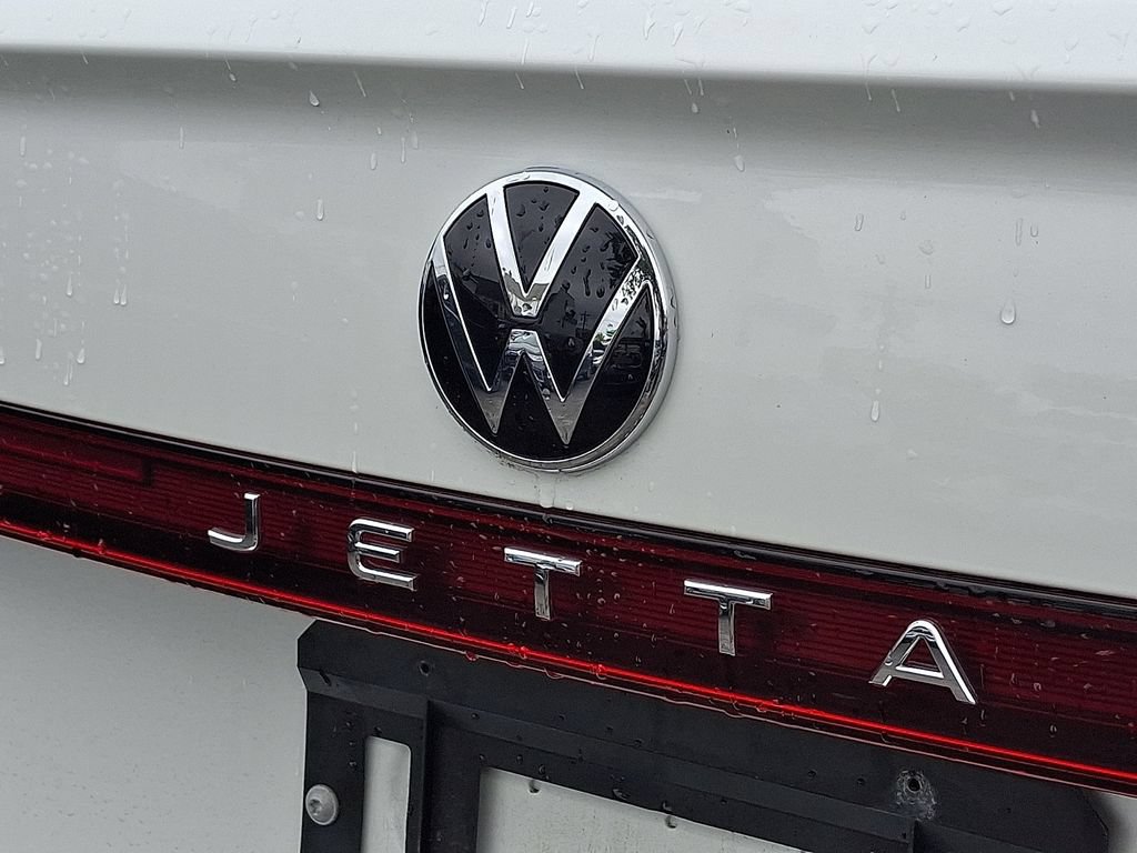 Used 2025 Volkswagen Jetta SE FWD image 33