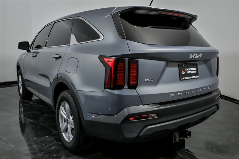 Used 2022 Kia Sorento LX AWD/4WD image 8