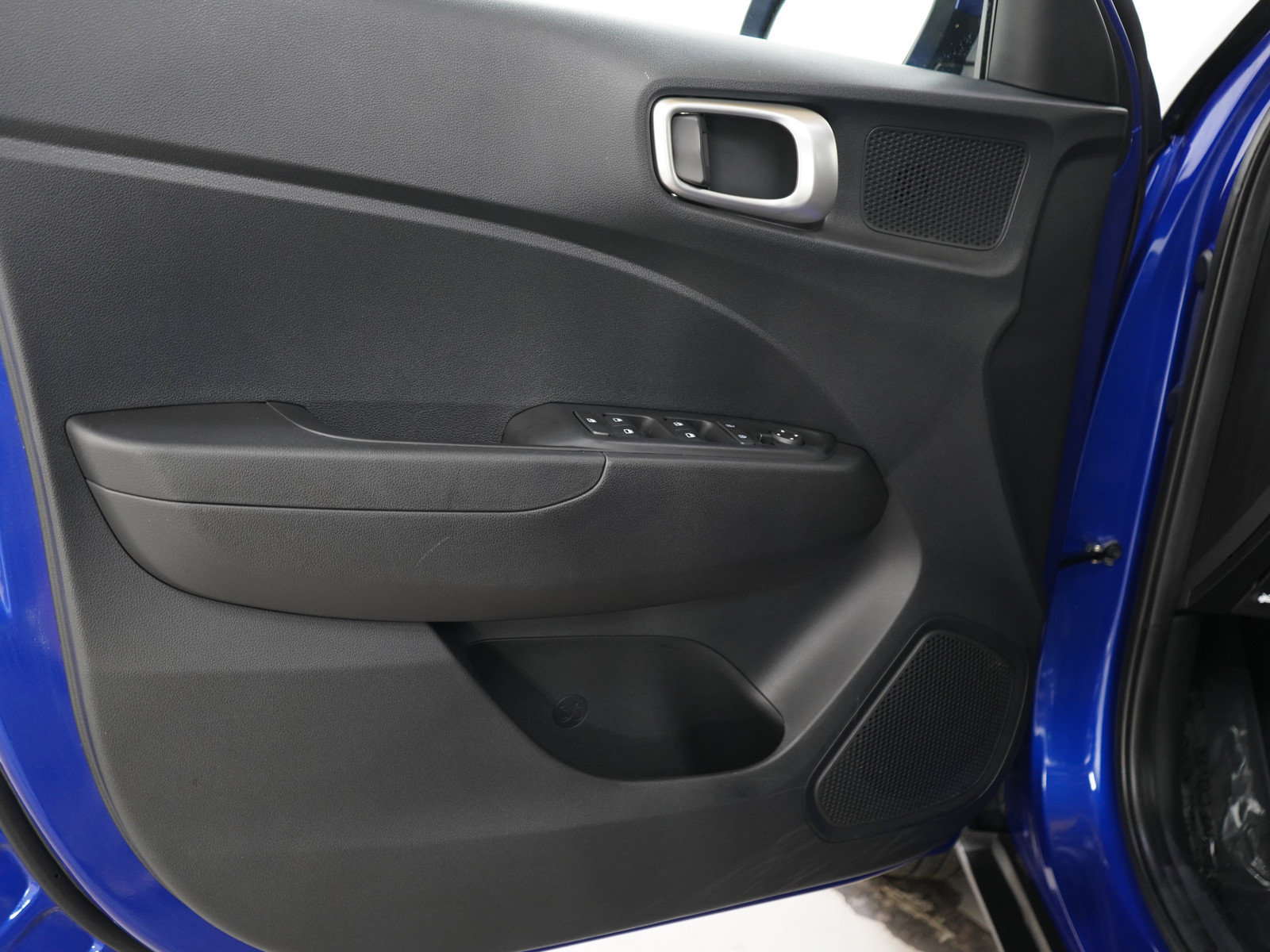 Certified 2025 Hyundai Venue SEL FWD image 18