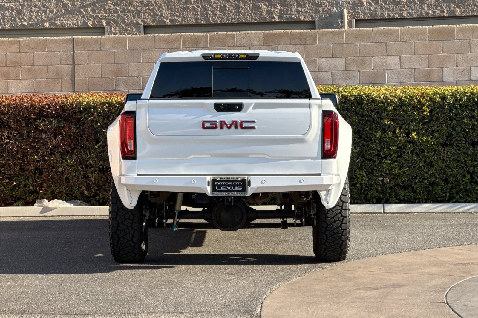 Used 2025 GMC Sierra 1500 AT4 w/ Technology Package AWD/4WD image 5