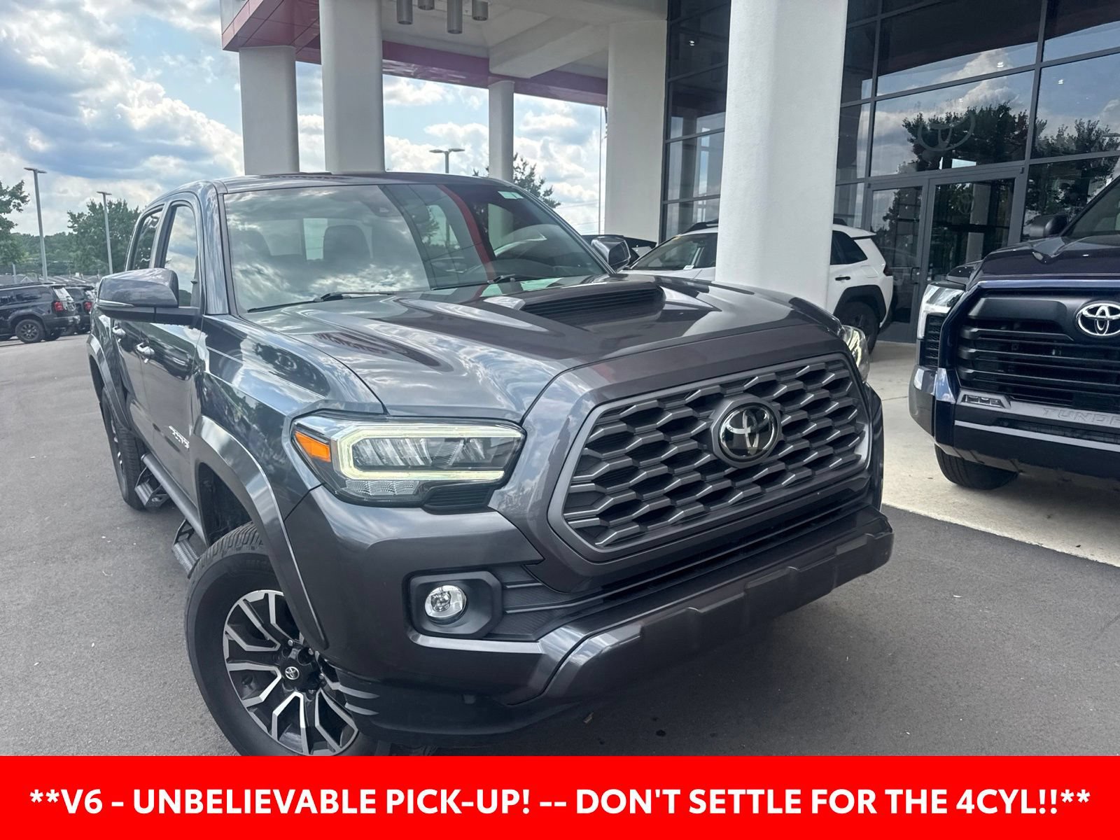 Used 2022 Toyota Tacoma TRD Sport AWD/4WD image 3