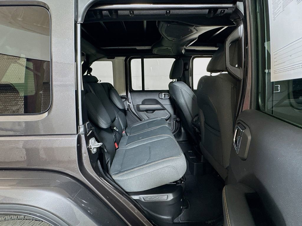 Used 2025 Jeep Wrangler Unlimited Sahara w/ Safety Group AWD/4WD image 23