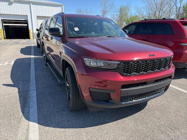 Used 2023 Jeep Grand Cherokee L Laredo image 1
