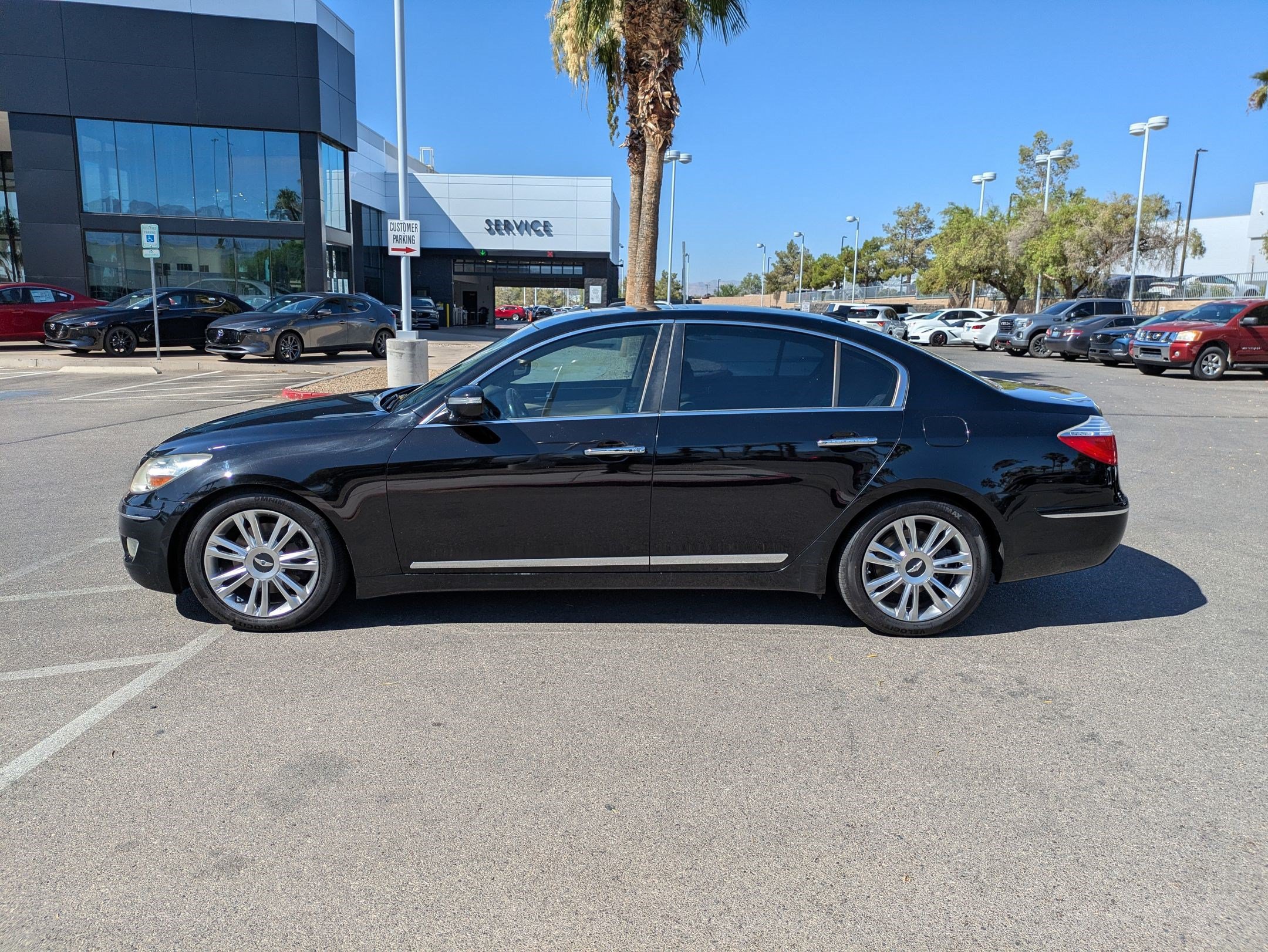 Used 2011 Hyundai Genesis 4.6 RWD image 2