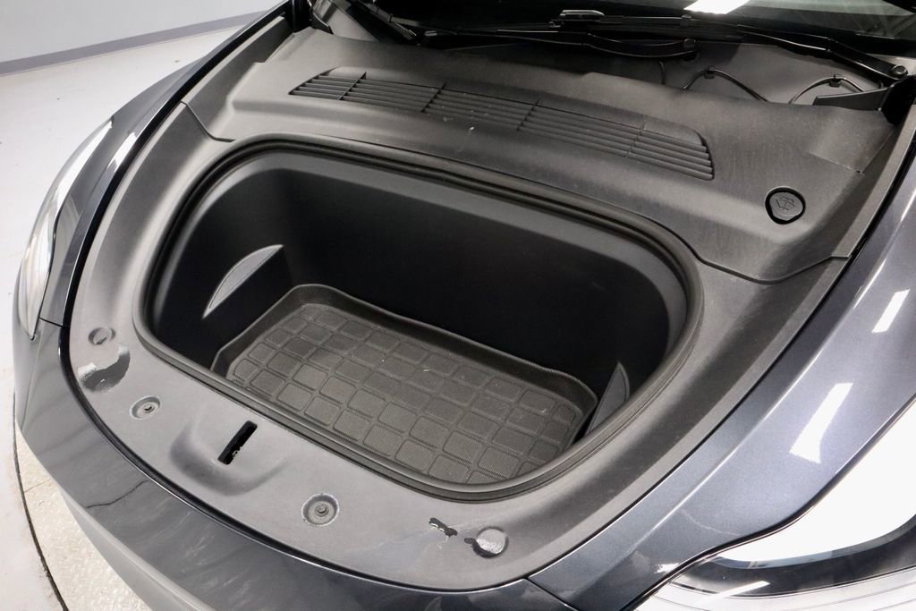 Used 2025 Tesla Model Y Long Range image 18