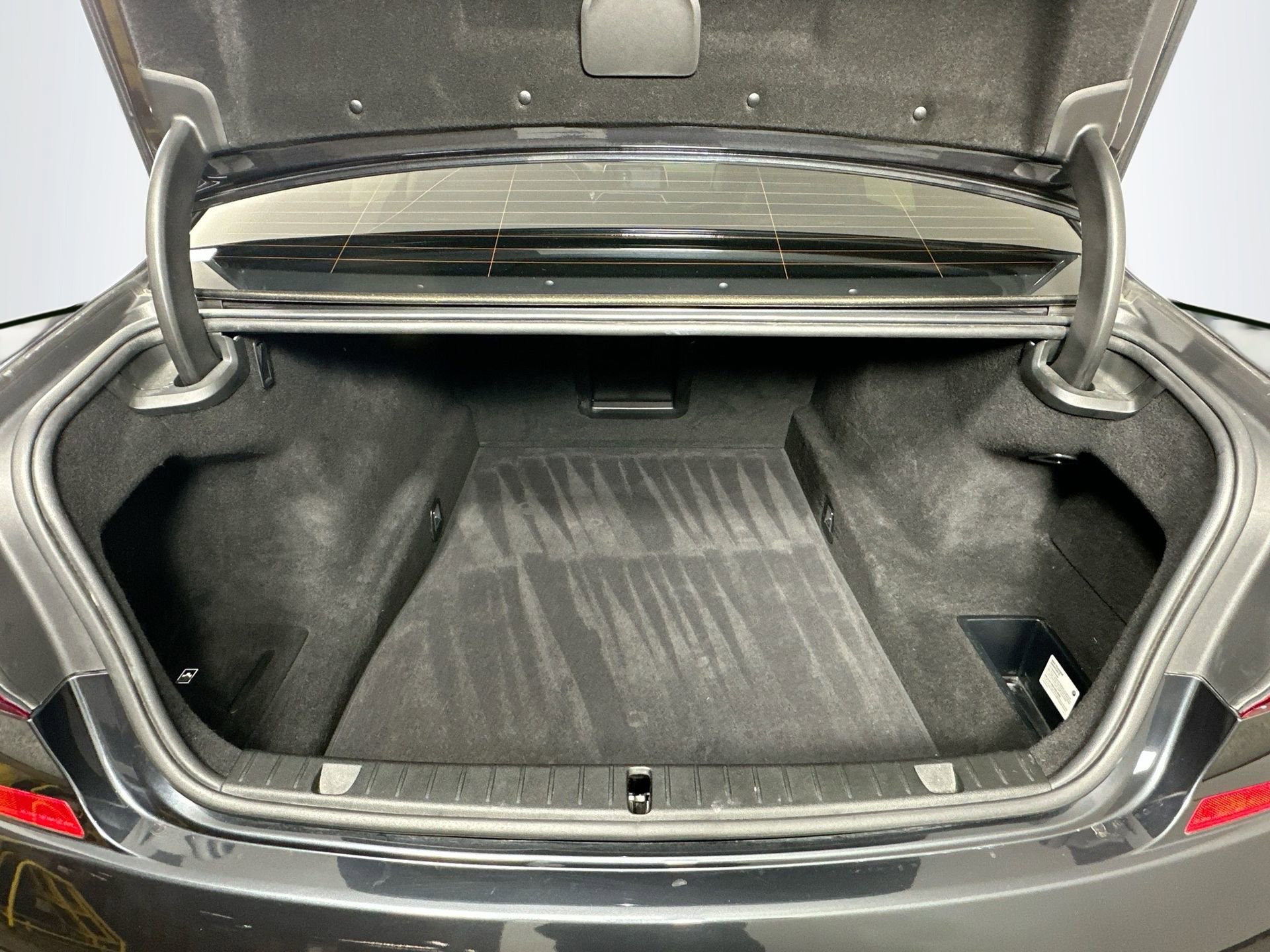 Used 2019 BMW 750i xDrive w/ Executive Package image 29