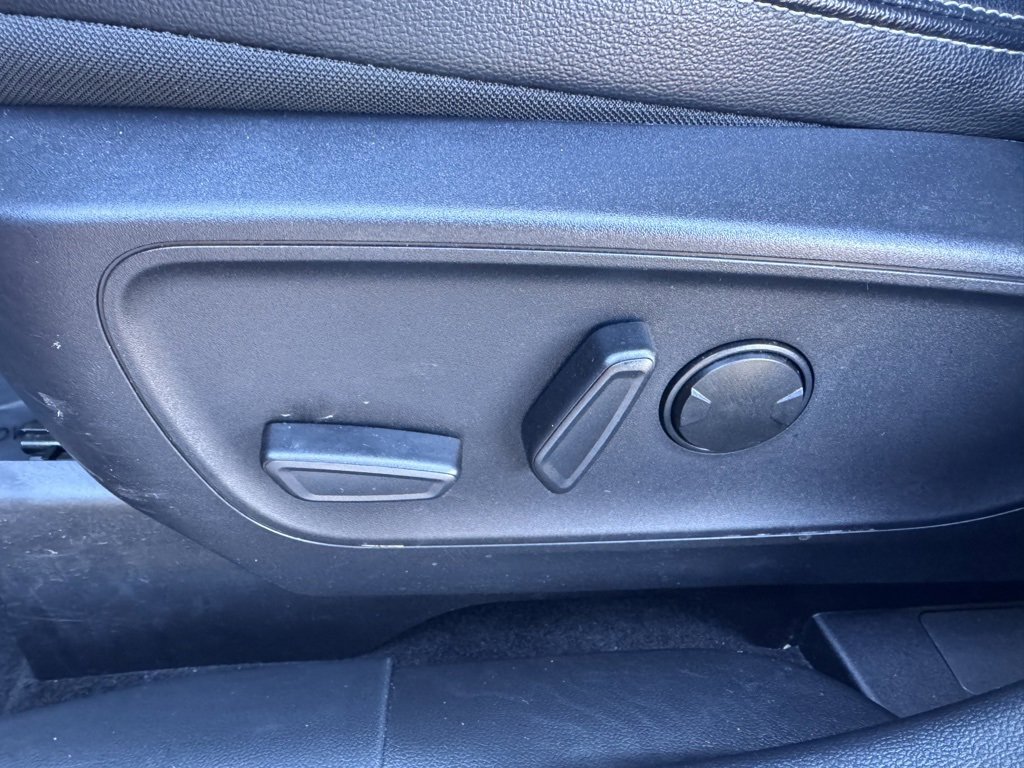 Used 2025 Ford Escape SE w/ PHEV Premium Package image 22