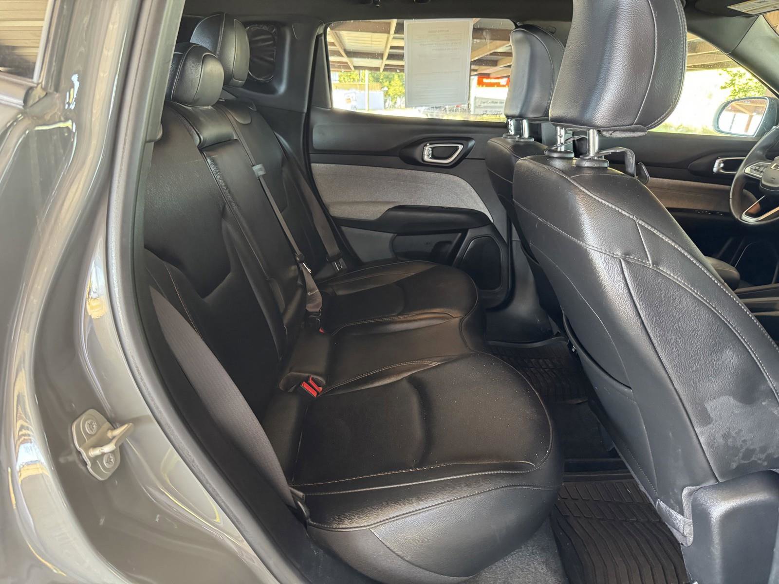 Used 2024 Jeep Compass Latitude image 31