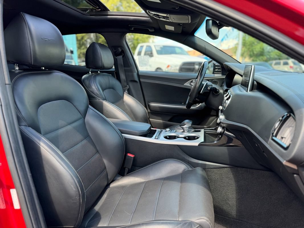 Used 2018 Kia Stinger GT2 RWD image 9