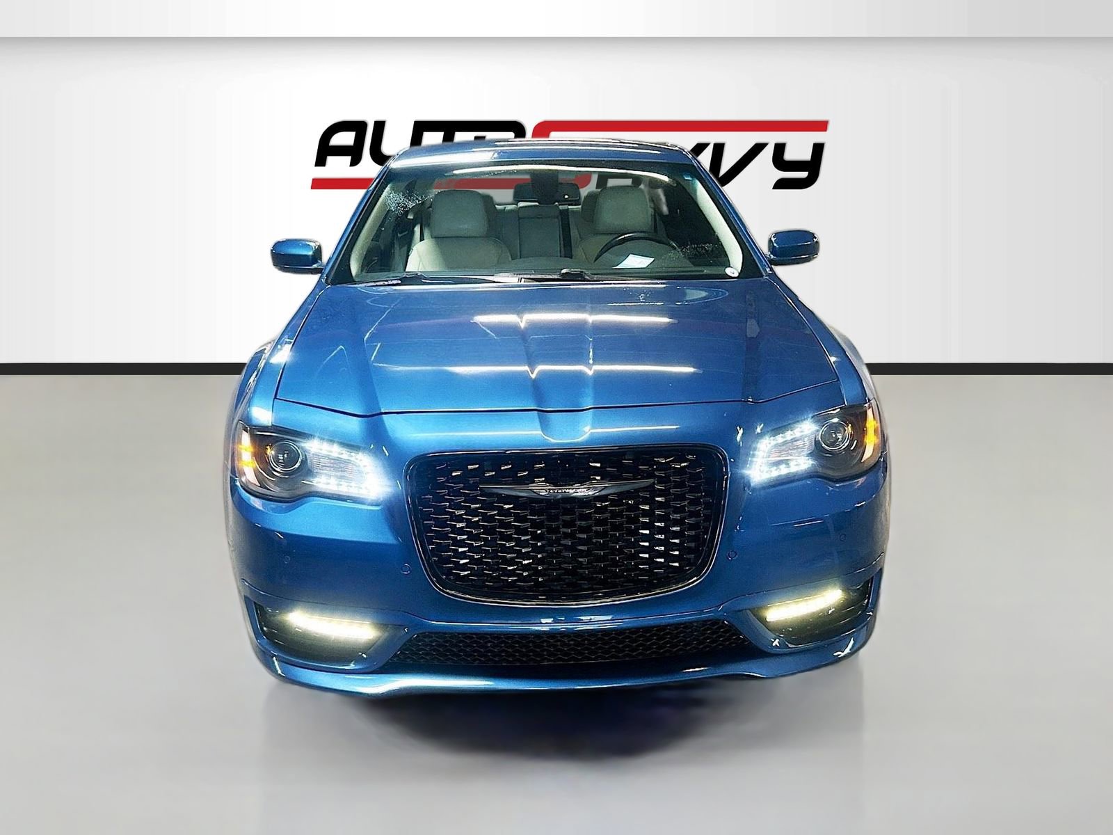 Used 2022 Chrysler 300 Touring L image 2