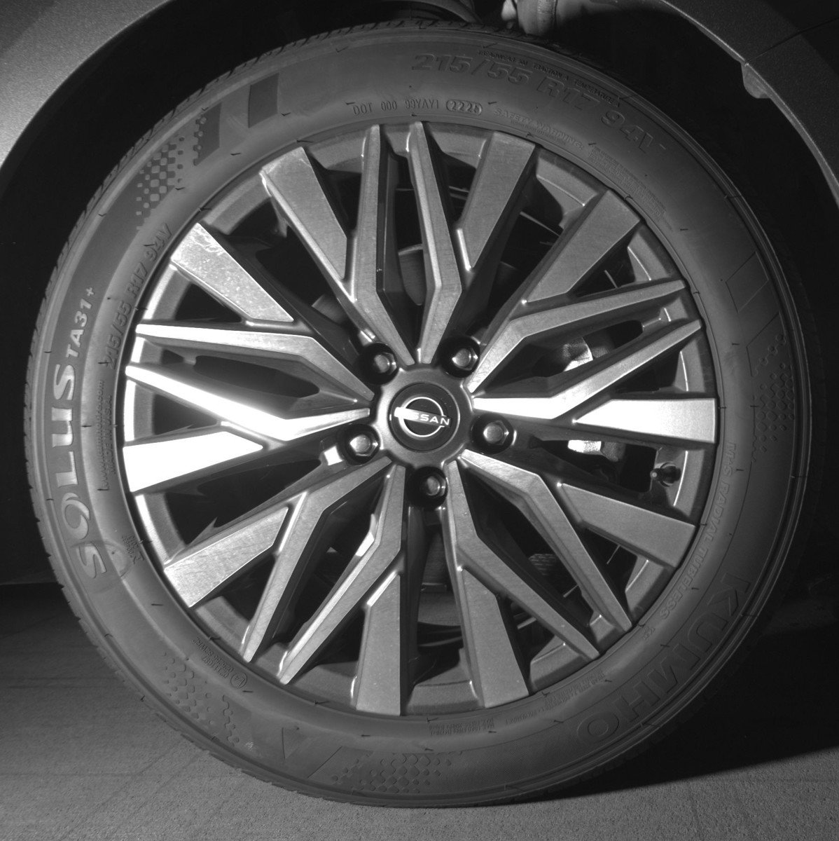 Used 2025 Nissan Altima 2.5 SV FWD image 13