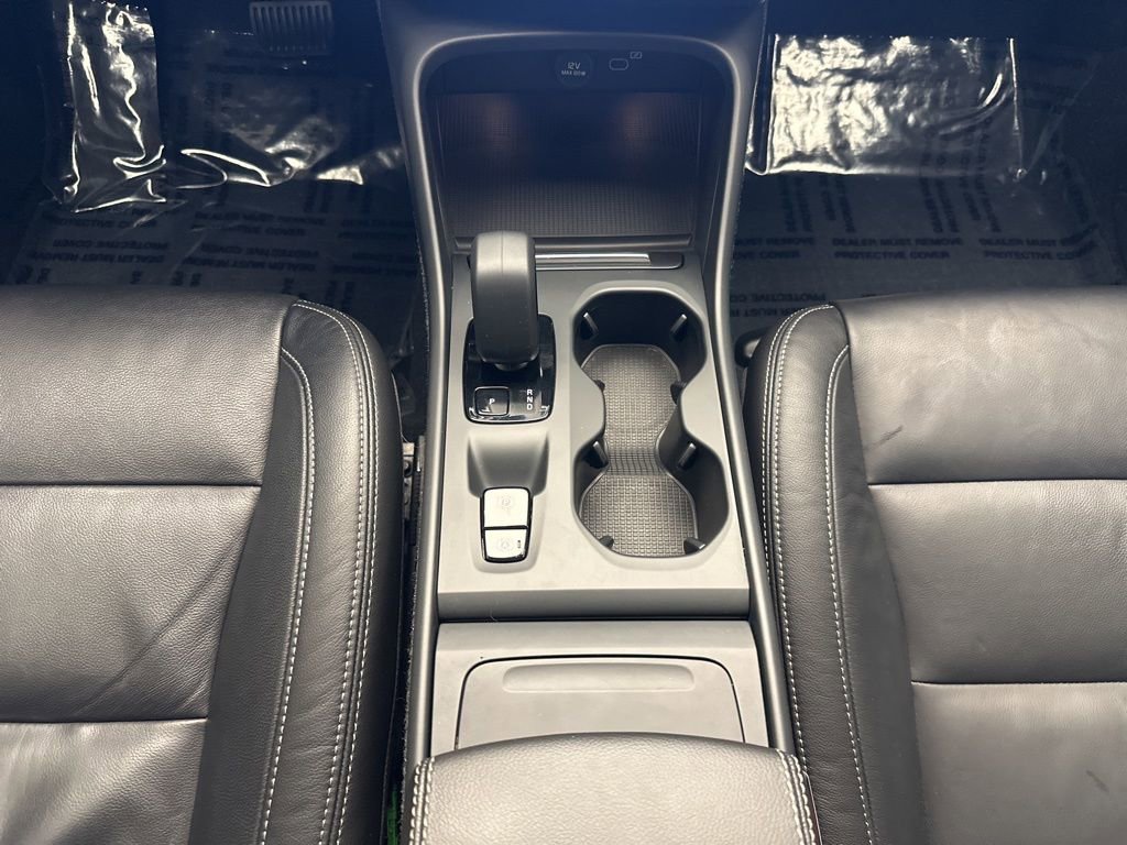 Used 2023 Volvo XC40 B5 Core image 21