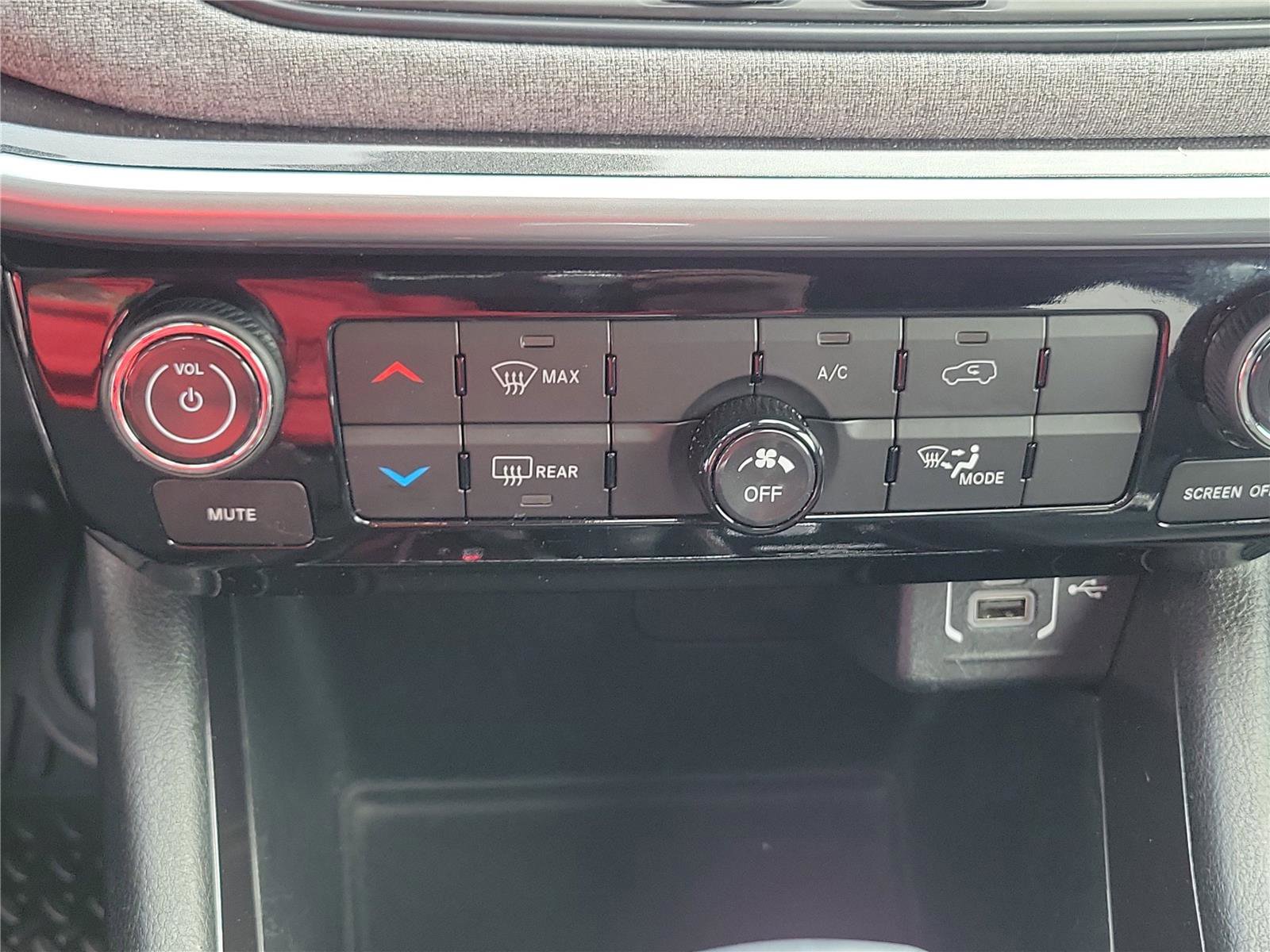 Used 2024 Jeep Compass Latitude AWD/4WD image 28