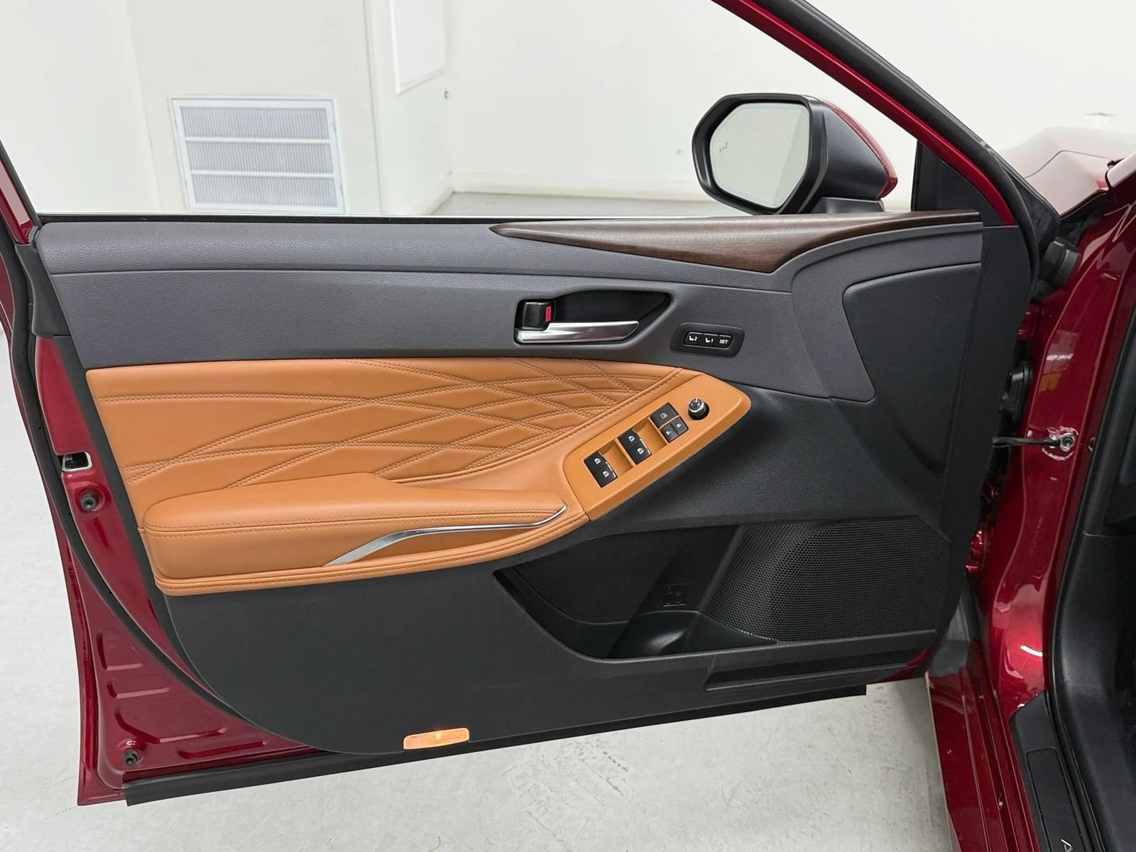 Used 2022 Toyota Avalon Limited w/ Advanced Safety Package FWD image 35