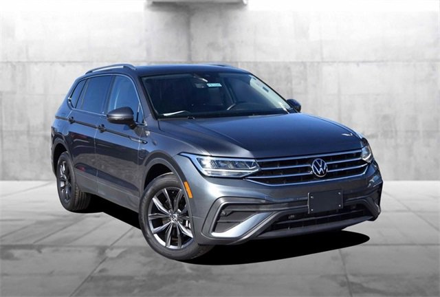 Certified 2022 Volkswagen Tiguan SE w/ Panoramic Sunroof Package image 2