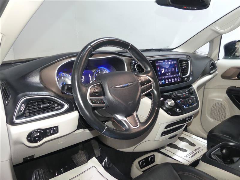 Used 2018 Chrysler Pacifica Touring-L Plus FWD image 23