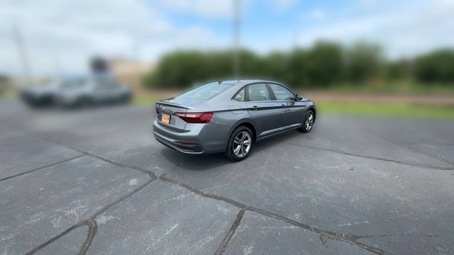 Used 2024 Volkswagen Jetta SE FWD image 8