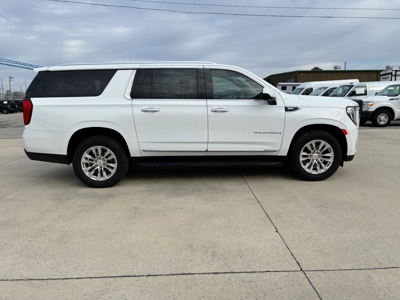 Used 2021 GMC Yukon XL SLT image 5