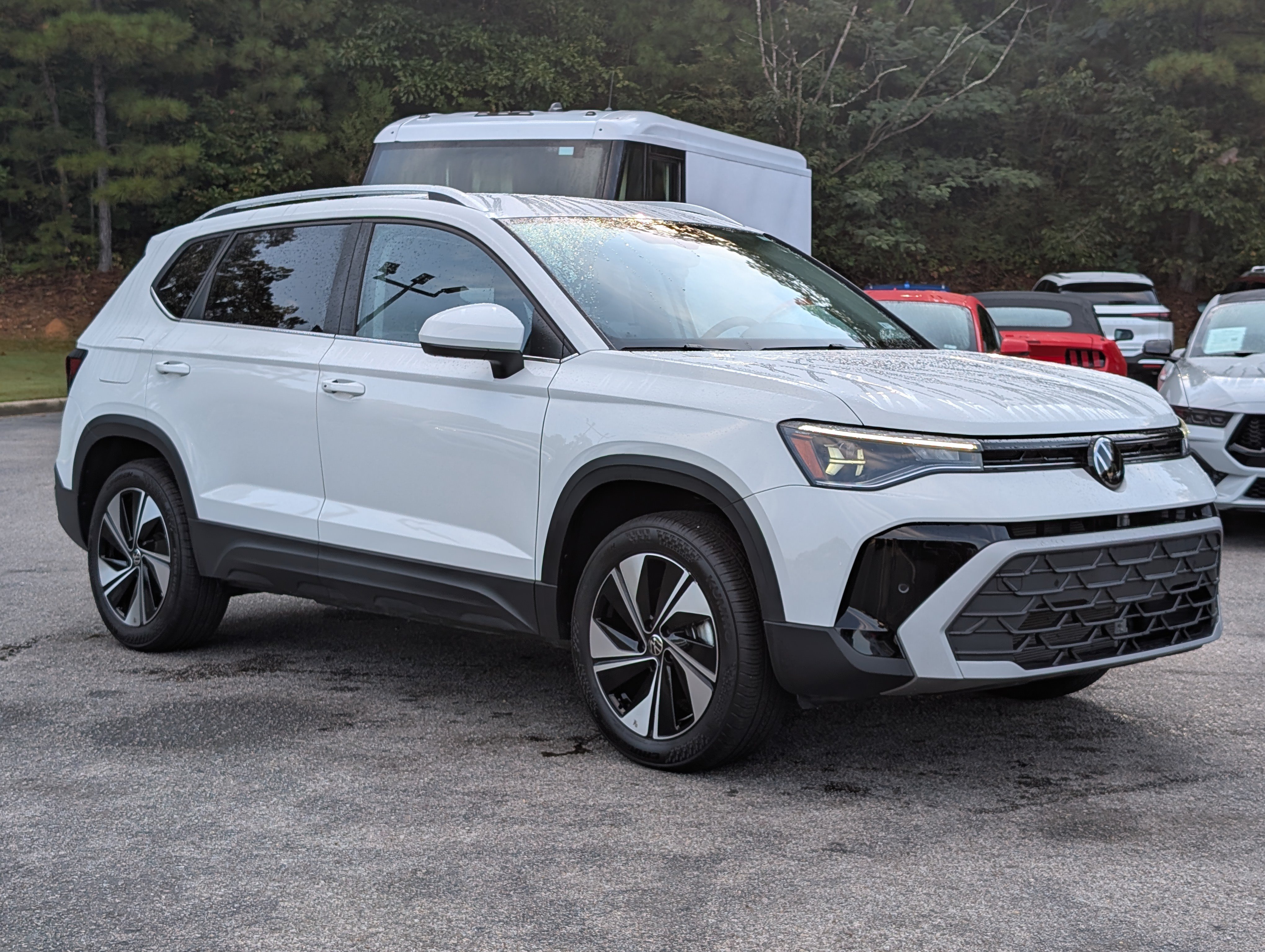Used 2025 Volkswagen Taos SE AWD/4WD image 11