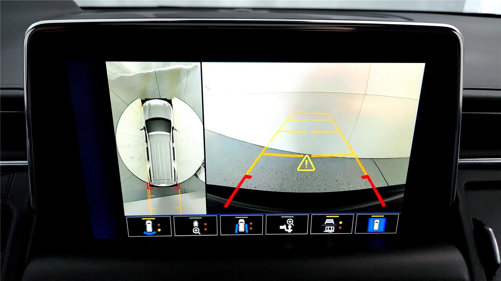 Used 2023 Chevrolet Suburban Premier w/ Premium Package 2 image 33