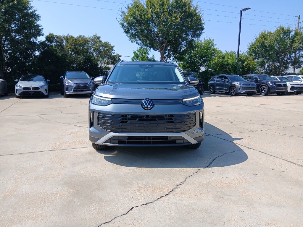 New 2026 Volkswagen Tiguan SE FWD image 2