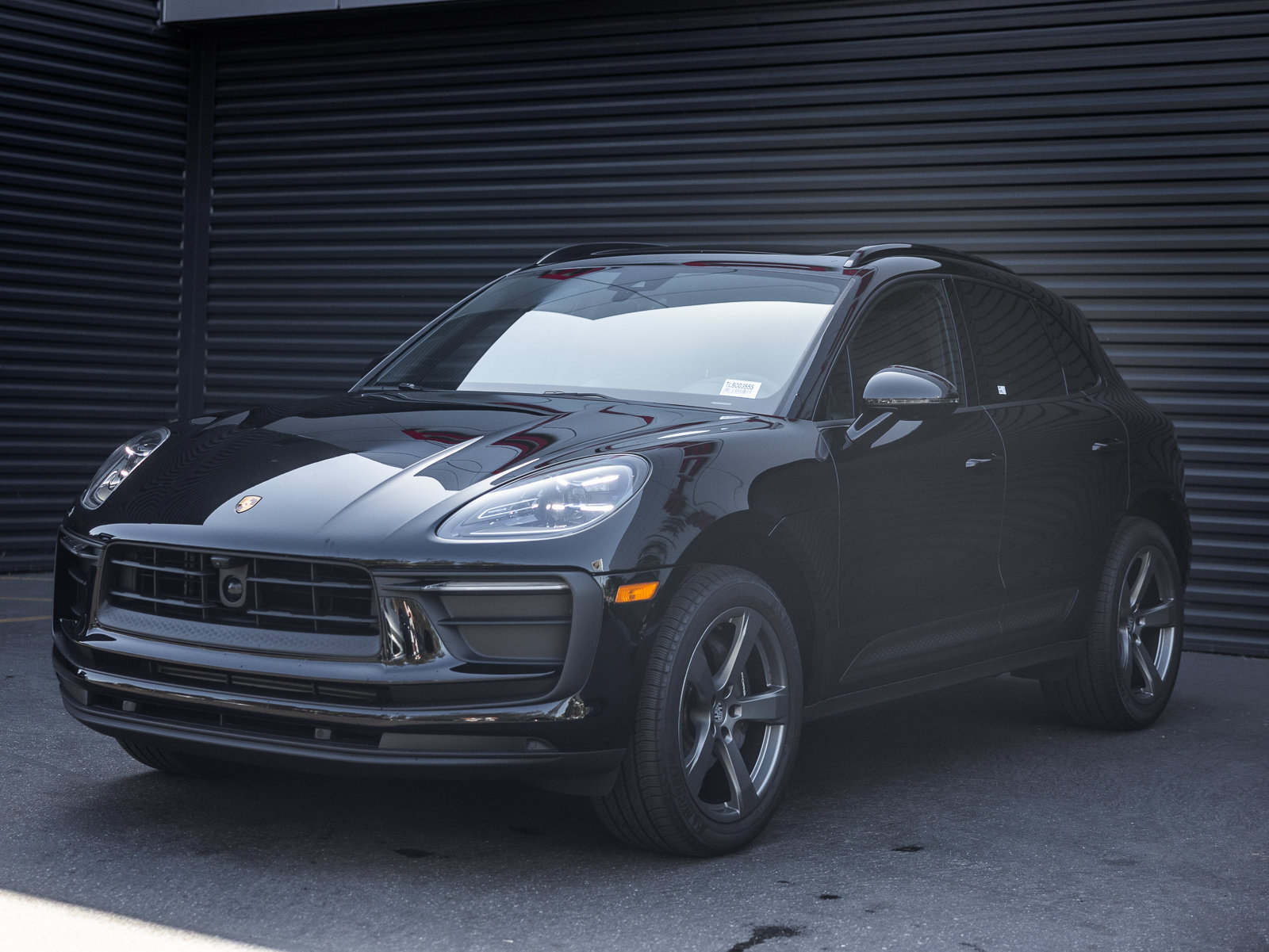 Certified 2026 Porsche Macan AWD/4WD image 1
