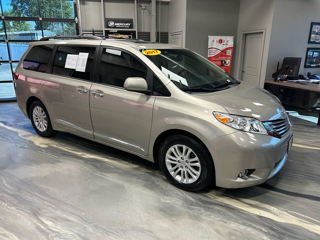 Used 2017 Toyota Sienna XLE w/ XLE Navigation Package FWD image 29