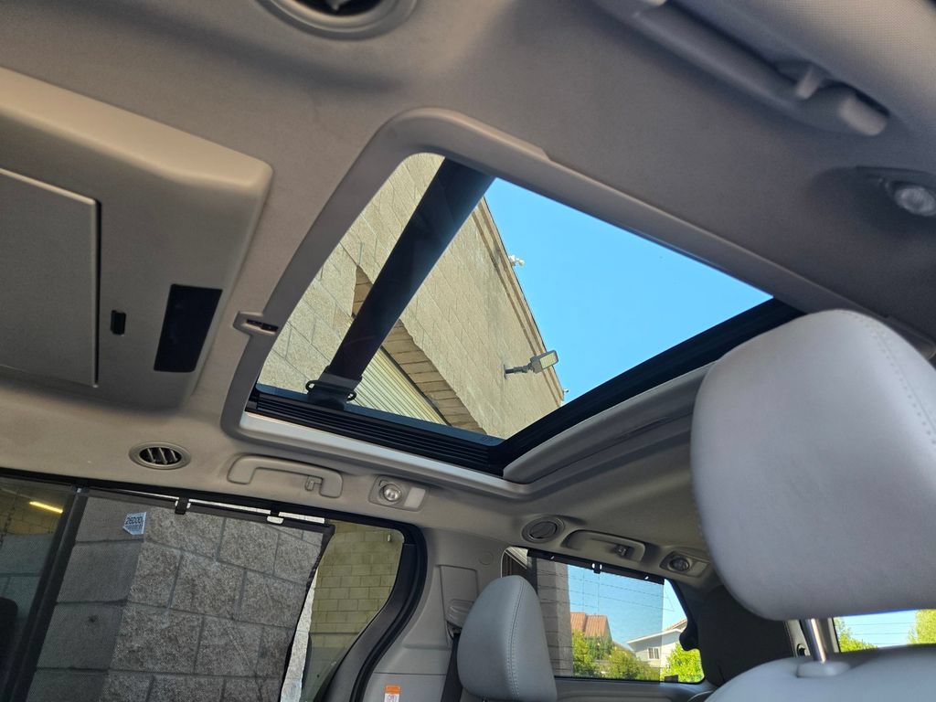 Used 2018 Toyota Sienna Limited Premium AWD/4WD image 21