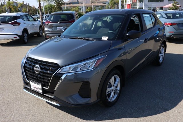 New 2025 Nissan Kicks Play S image 8