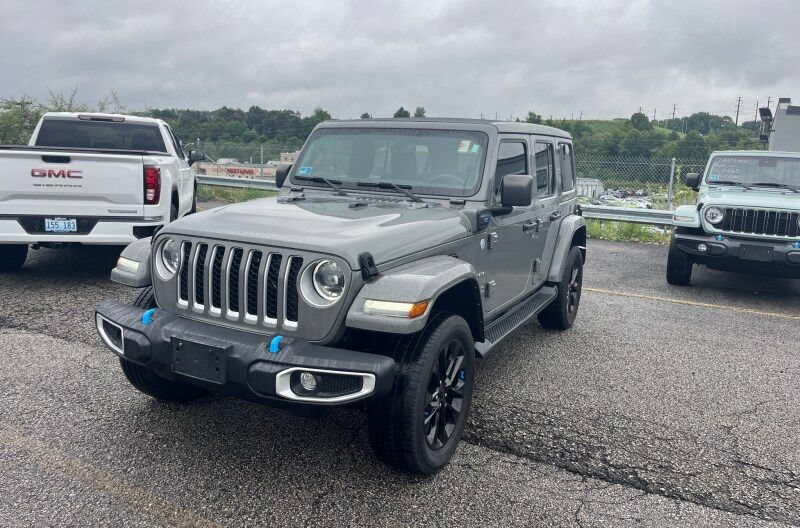 Used 2023 Jeep Wrangler Unlimited Sahara w/ Cold Weather Group AWD/4WD image 2