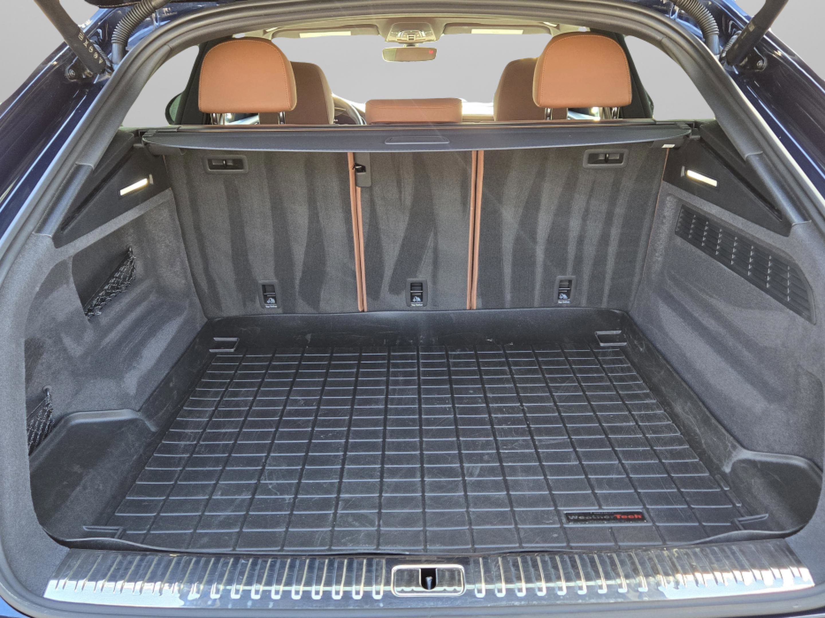 Used 2023 Audi Q8 Premium image 30