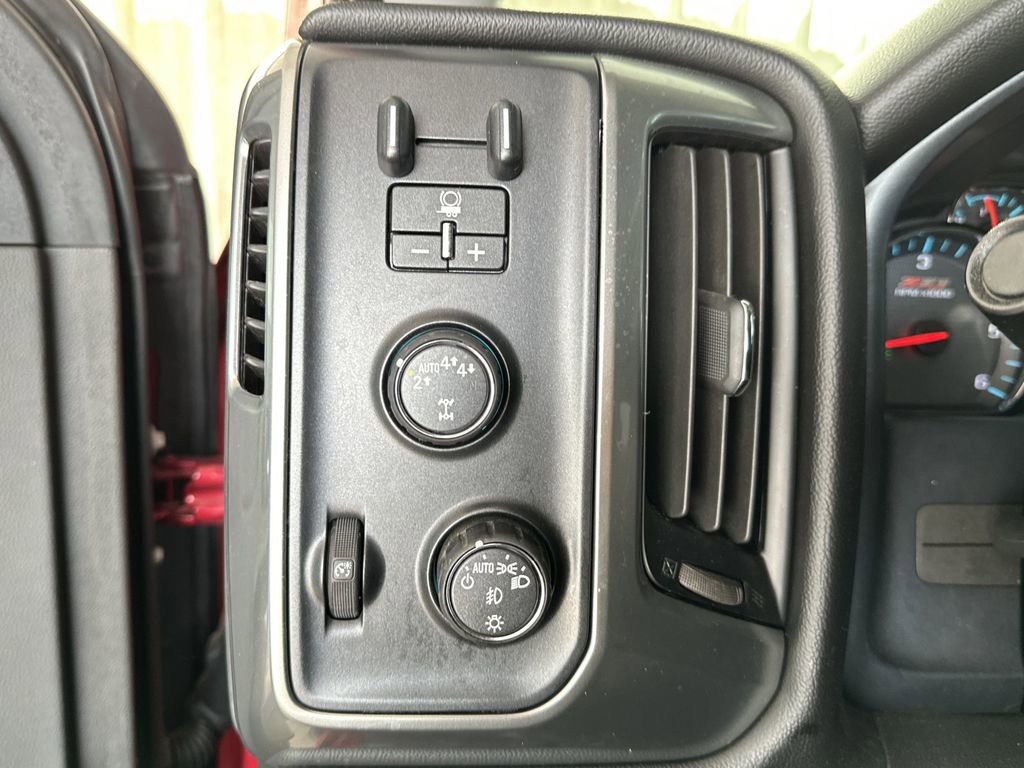 Used 2018 Chevrolet Silverado 1500 LT w/ All Star Edition image 19