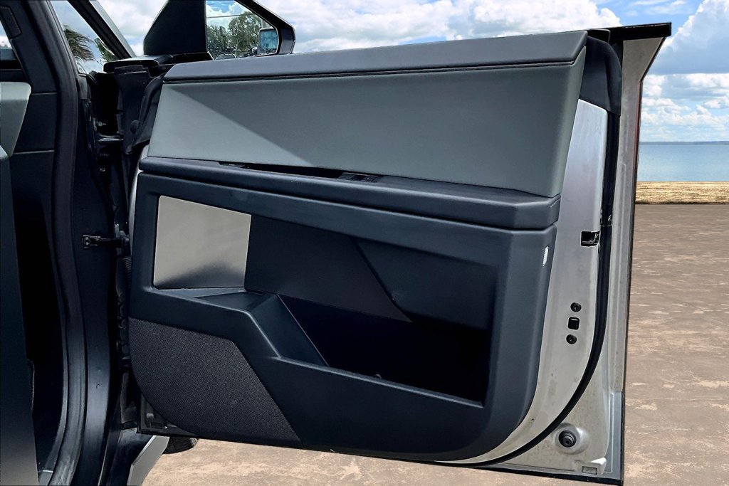 Used 2024 Tesla Cybertruck AWD Crew Cab image 28