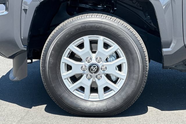 Used 2025 Toyota Tacoma SR5 AWD/4WD image 27