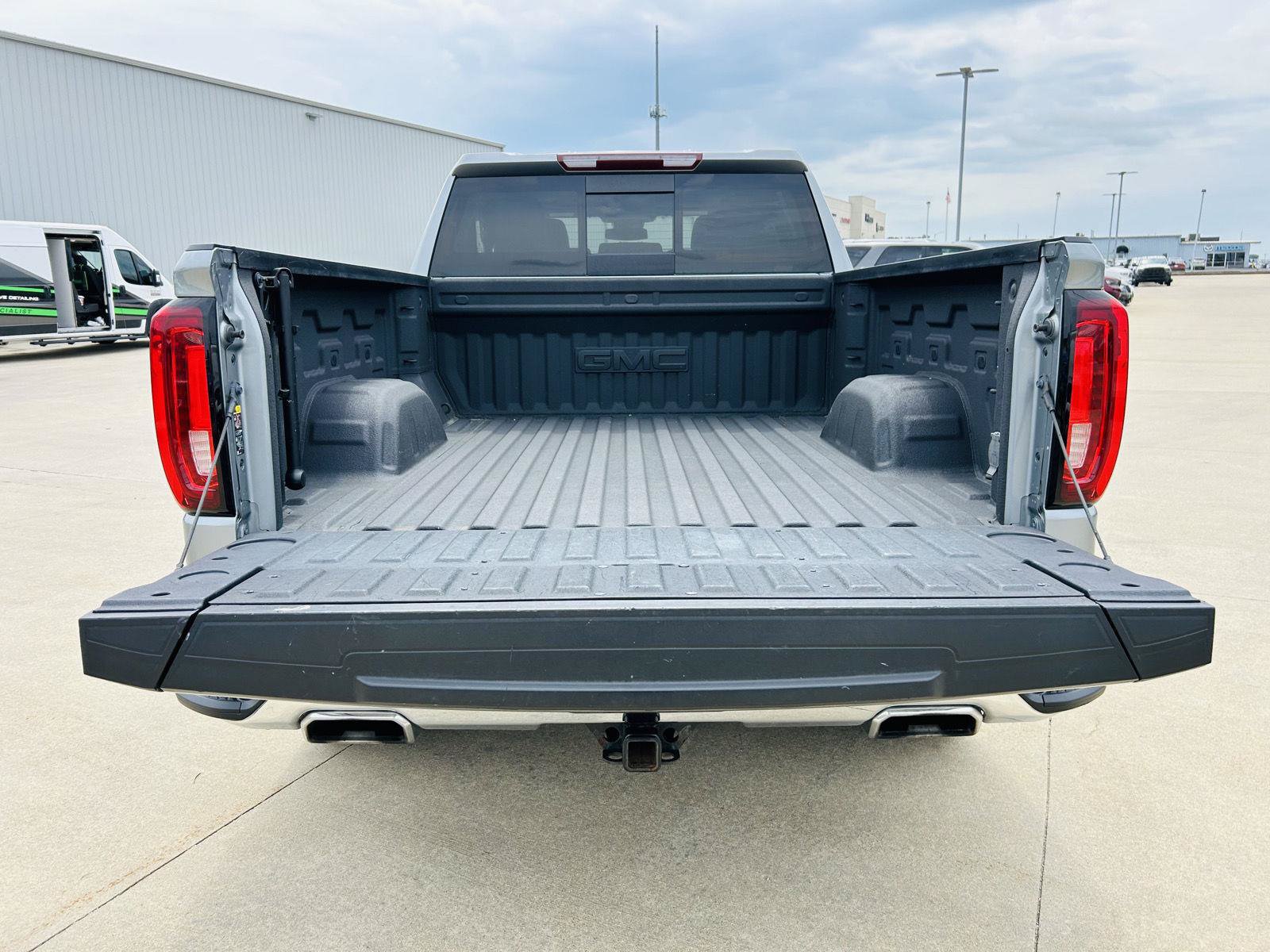 Used 2024 GMC Sierra 1500 SLT w/ SLT Premium Plus Package AWD/4WD image 34
