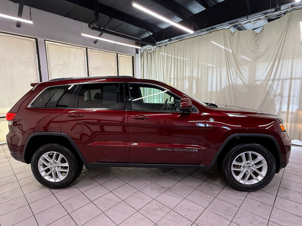Used 2017 Jeep Grand Cherokee Laredo w/ Quick Order Package 23E AWD/4WD image 3
