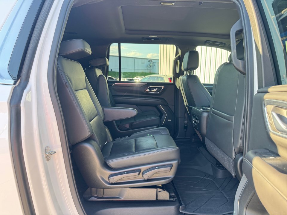 Used 2021 Chevrolet Suburban LT w/ LT Signature Package AWD/4WD image 33