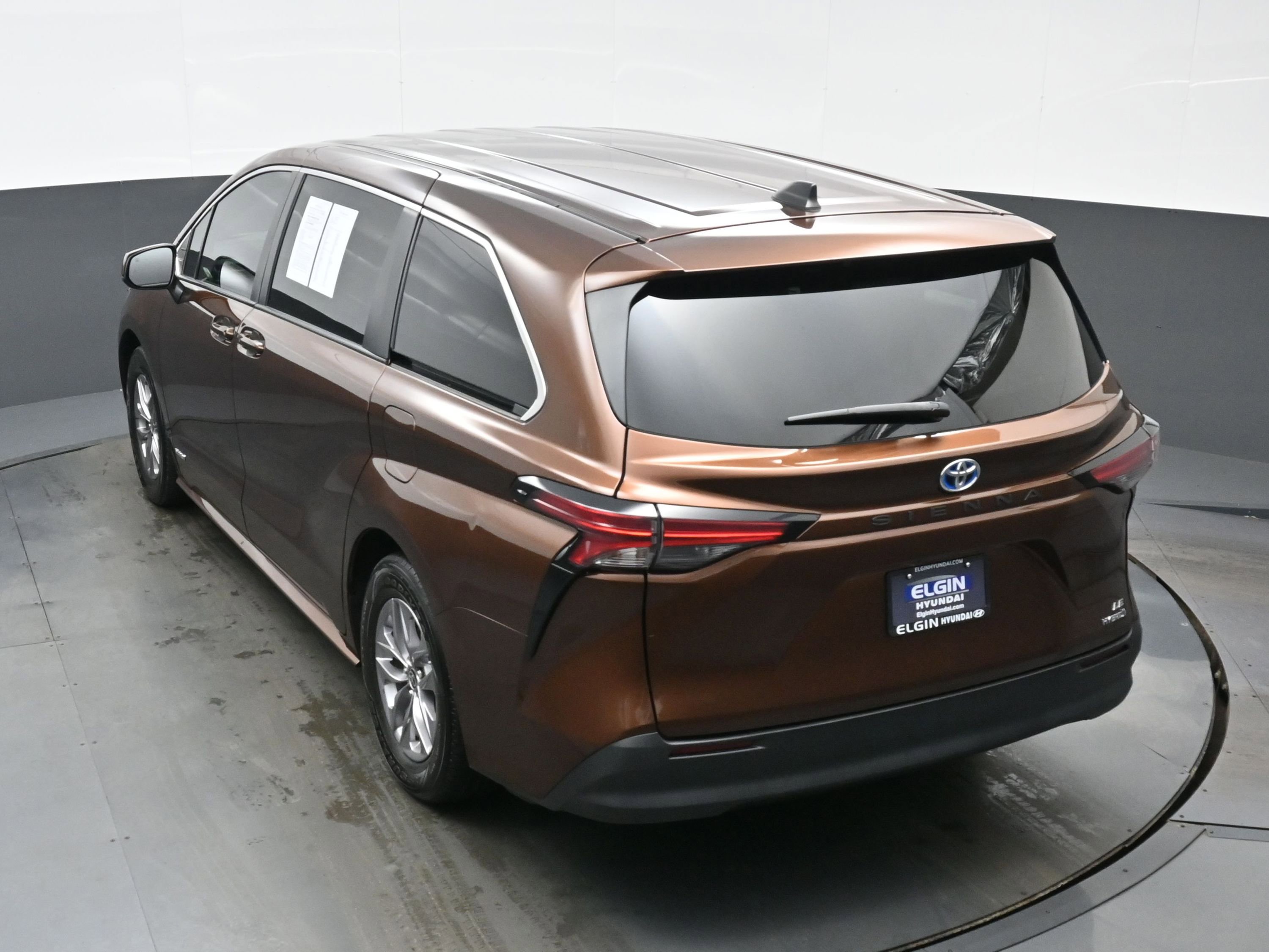 Used 2021 Toyota Sienna LE image 19