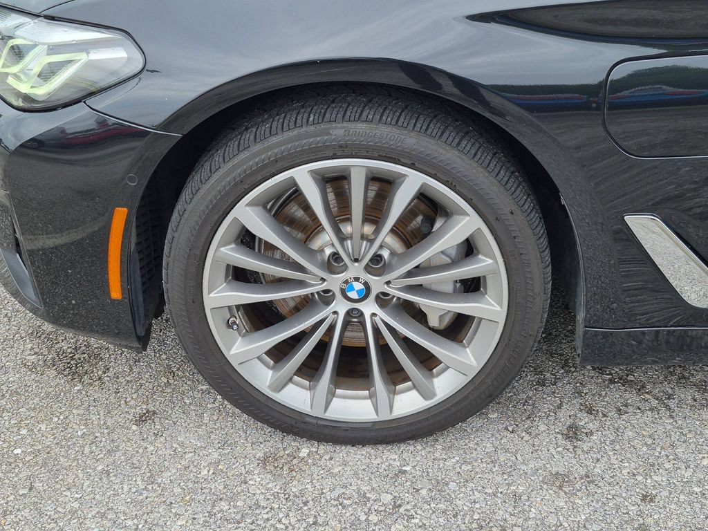 Used 2021 BMW 530e w/ Premium Package RWD image 9