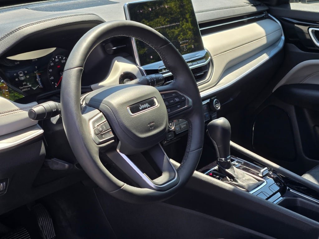 Used 2025 Jeep Compass Limited AWD/4WD image 24