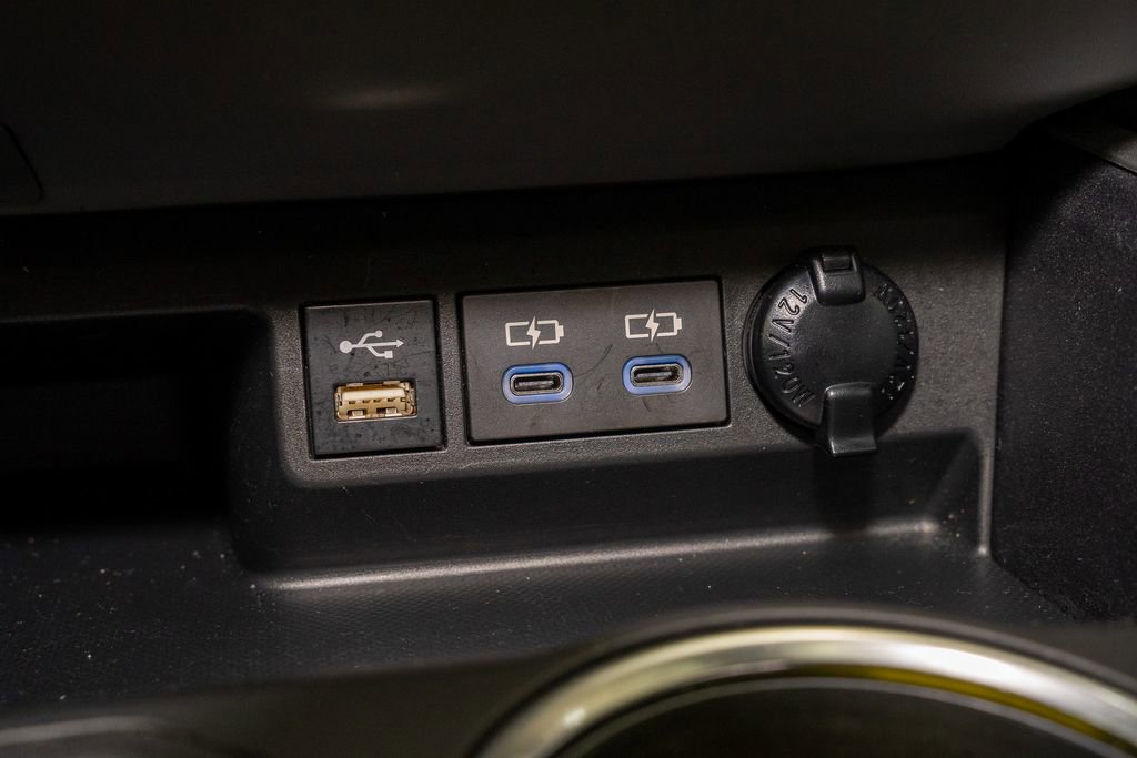 Used 2022 Toyota Highlander XLE image 19