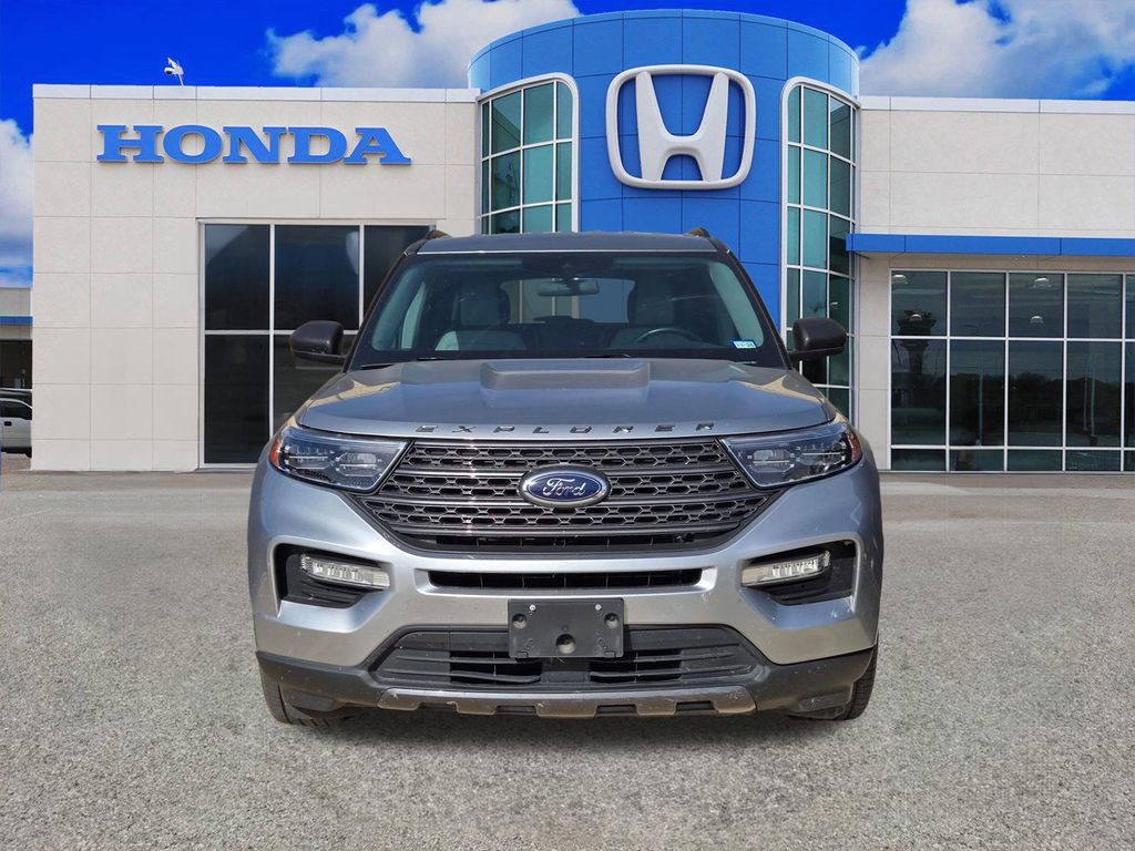 Used 2021 Ford Explorer XLT w/ Equipment Group 202A image 5