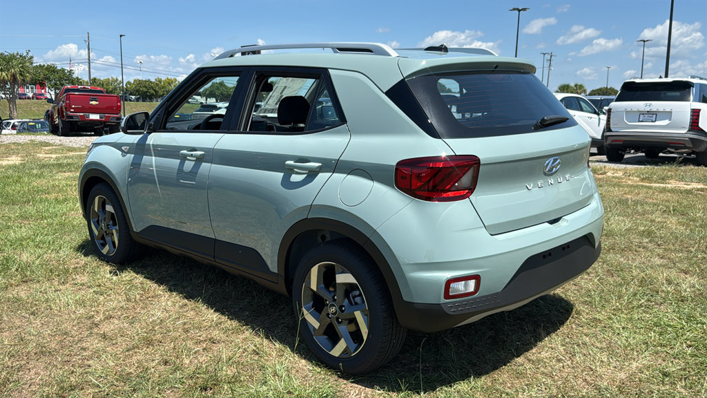 New 2026 Hyundai Venue SEL FWD image 5