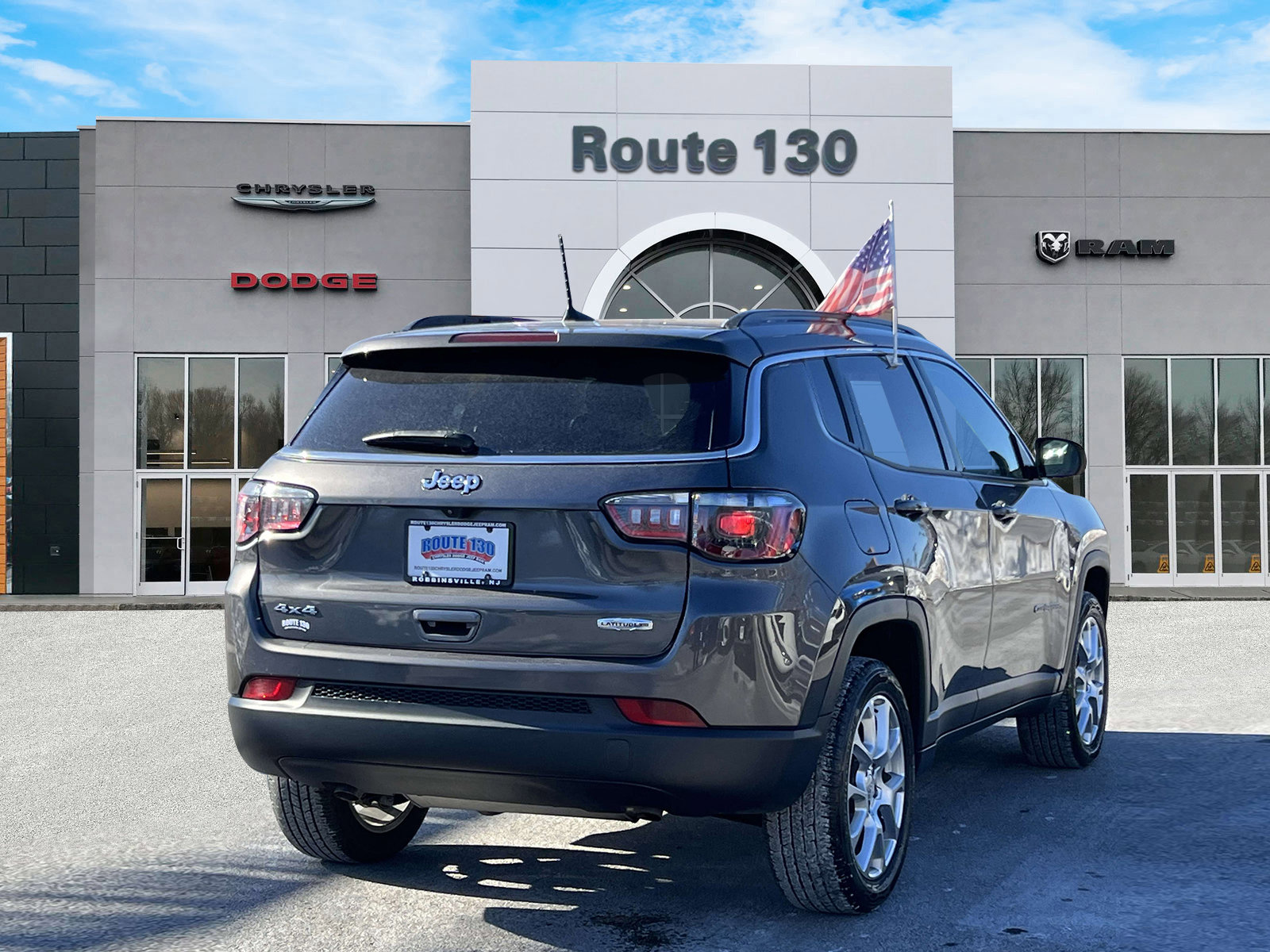 Used 2023 Jeep Compass Latitude image 4