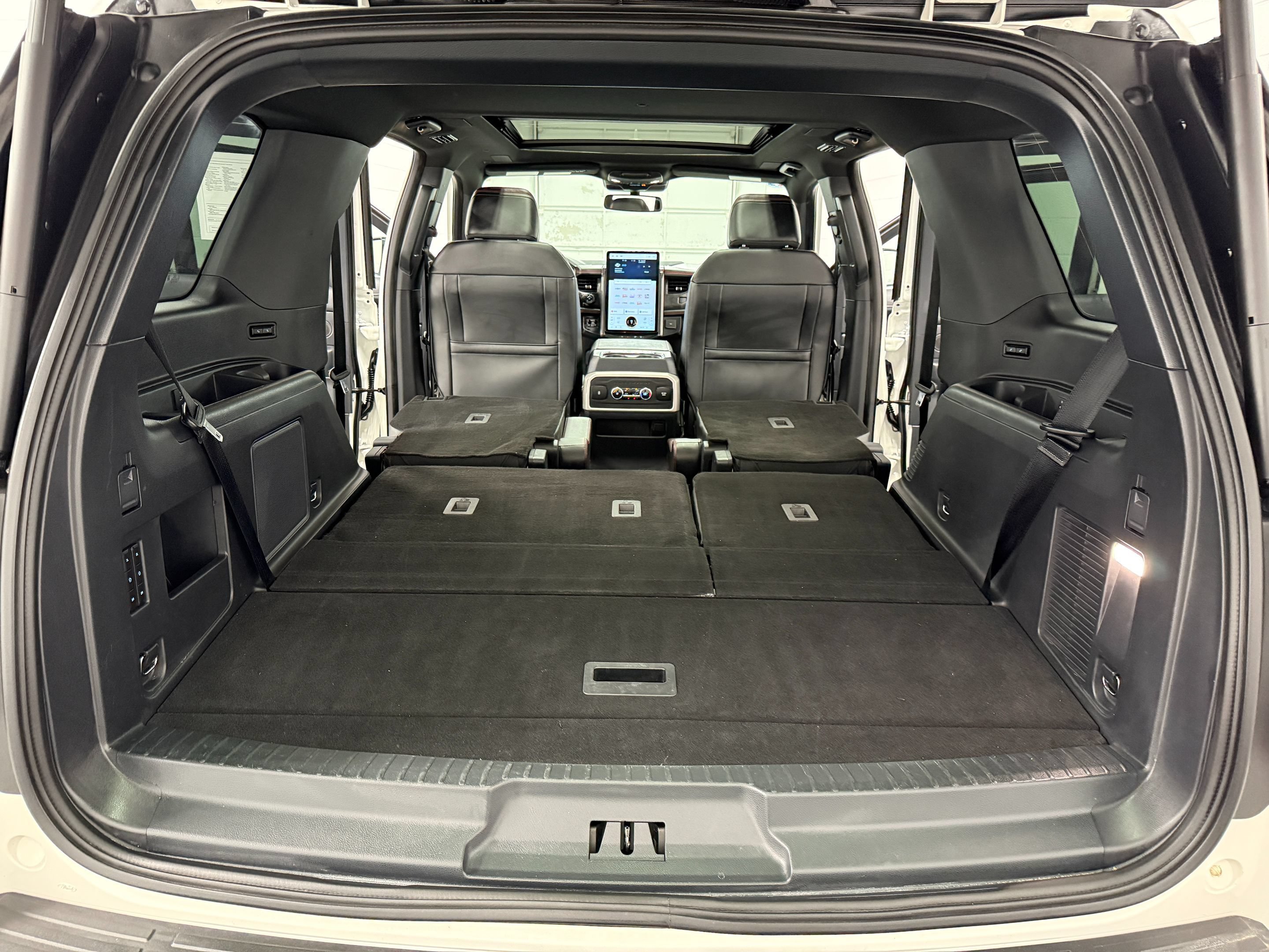 Used 2023 Ford Expedition Limited AWD/4WD image 38