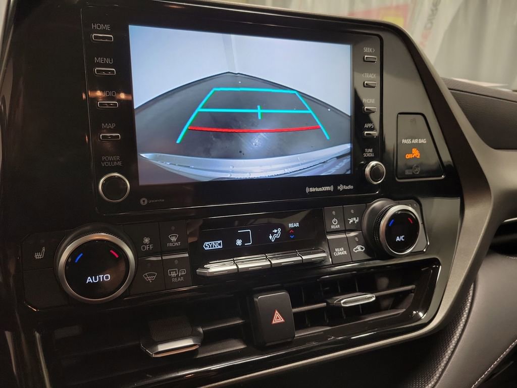 Used 2021 Toyota Highlander XLE image 17