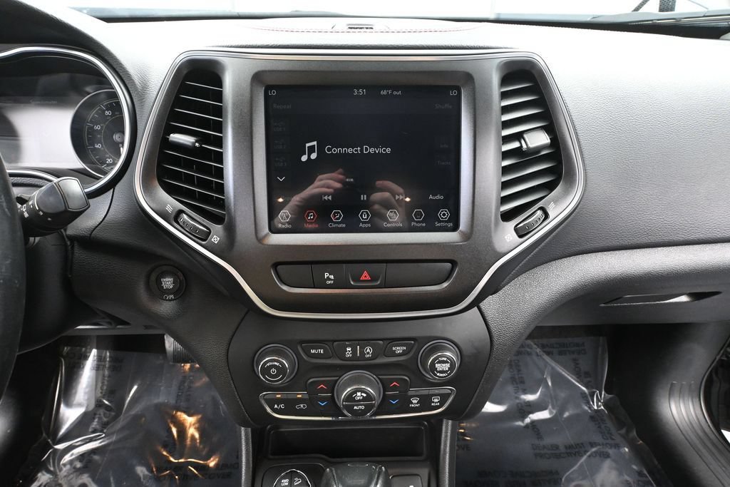 Used 2019 Jeep Cherokee Trailhawk w/ Cold Weather Group AWD/4WD image 32