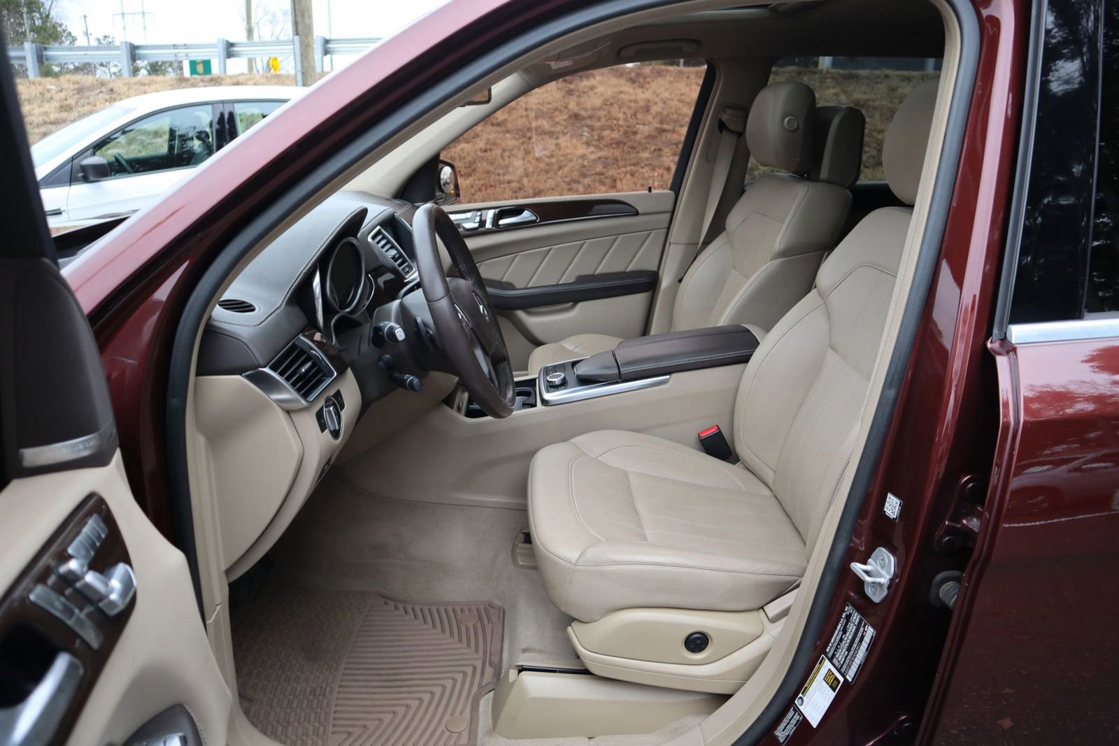 Used 2015 Mercedes-Benz GL 320 BlueTEC 4MATIC w/ Premium I Package image 9